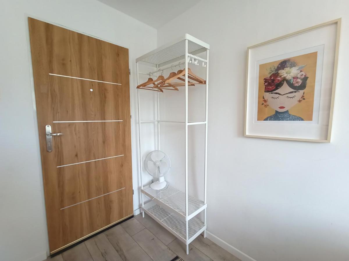 Lemuria Pokoj Z Lazienka Szkolna Legnica Esterno foto