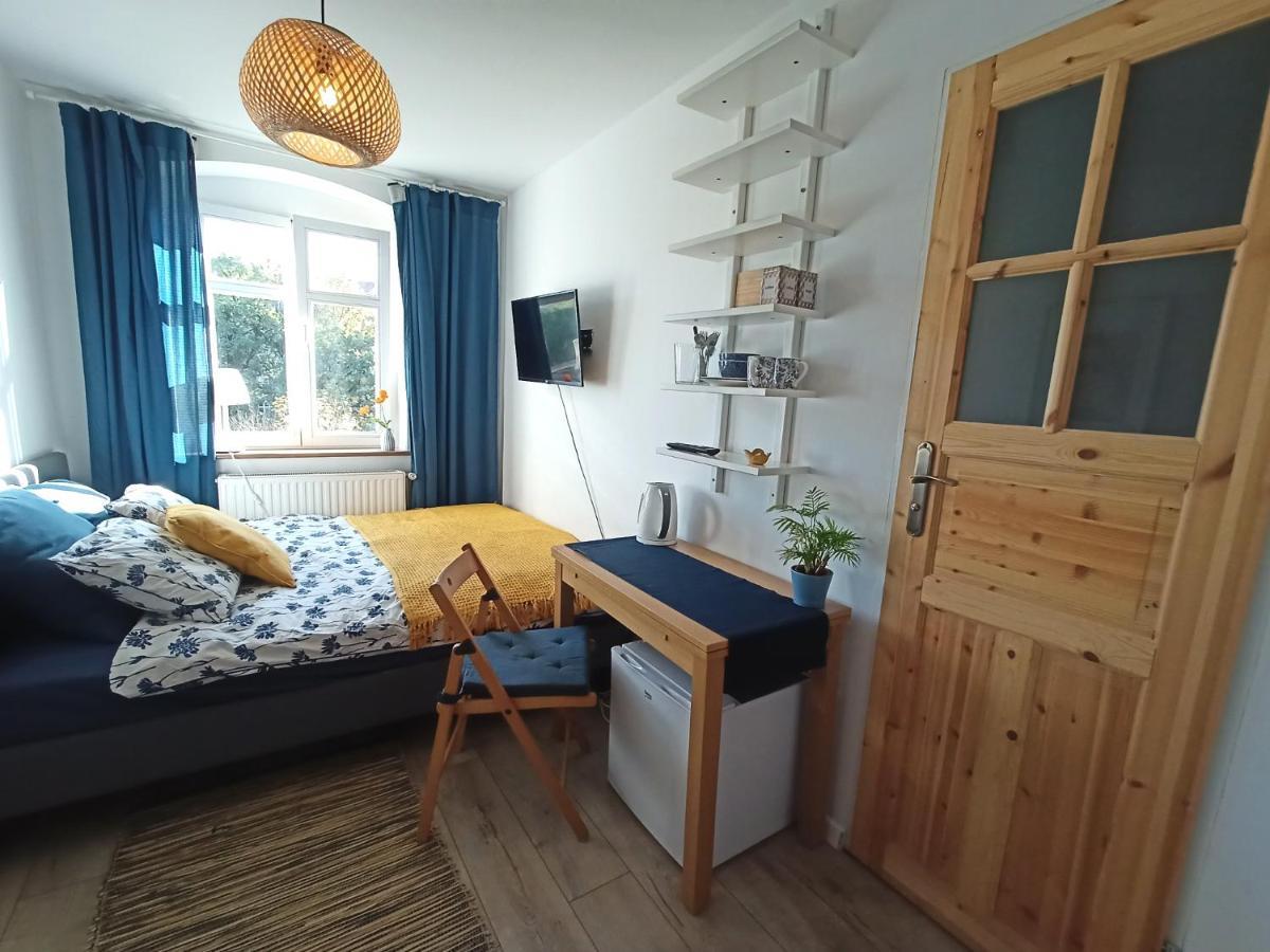 Lemuria Pokoj Z Lazienka Szkolna Legnica Esterno foto