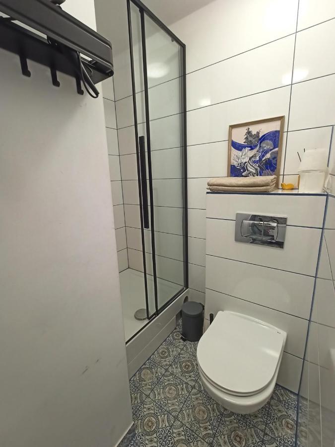 Lemuria Pokoj Z Lazienka Szkolna Legnica Esterno foto