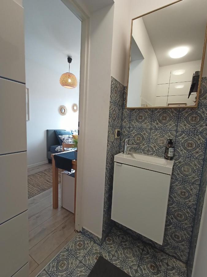 Lemuria Pokoj Z Lazienka Szkolna Legnica Esterno foto